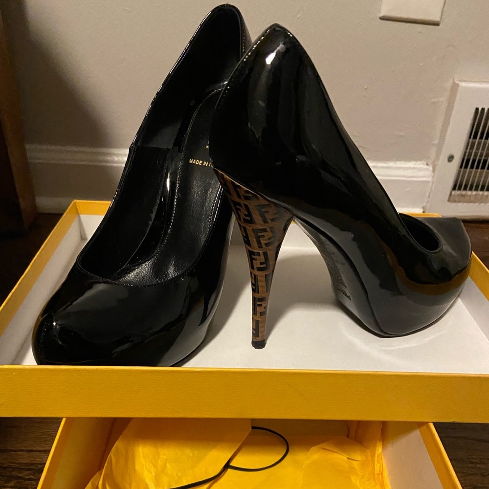 FENDI pumps